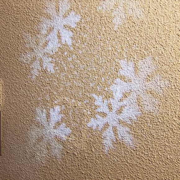 Silver Christmas Tree Topper with Rotating LED Snowflake Projector Lights - Picture 6 of 11